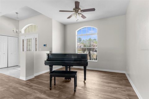 House in Weeki Wachee, Florida 4 bedrooms, 199.46 sq.m. № 1661792 - photo 6