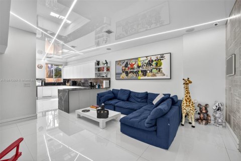 Villa ou maison à vendre à Aventura, Floride: 3 chambres, 254.55 m2 № 1930658 - photo 16