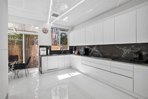 Villa ou maison à vendre à Aventura, Floride: 3 chambres, 254.55 m2 № 1930658 - photo 22