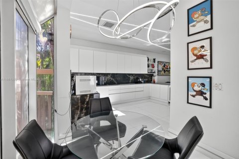 Villa ou maison à vendre à Aventura, Floride: 3 chambres, 254.55 m2 № 1930658 - photo 28