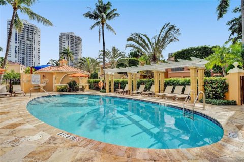 Villa ou maison à vendre à Aventura, Floride: 3 chambres, 254.55 m2 № 1930658 - photo 5