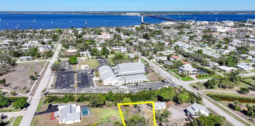 Land in Punta Gorda, Florida № 1567794