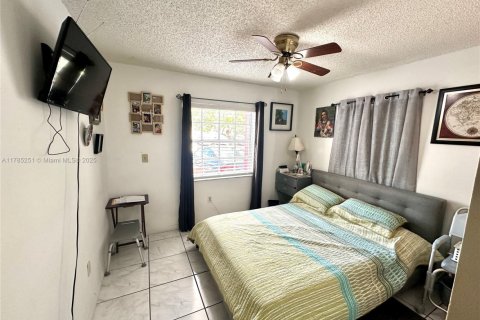 Villa ou maison à vendre à Hialeah, Floride: 3 chambres, 118.08 m2 № 1938500 - photo 7