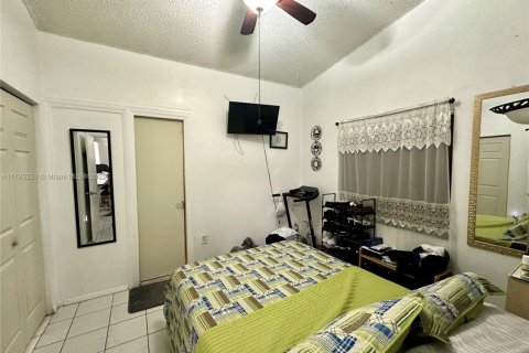 Casa en venta en Hialeah, Florida, 3 dormitorios, 118.08 m2 № 1938500 - foto 11