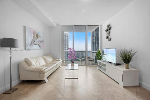 Copropriété à vendre à Sunny Isles Beach, Floride: 2 chambres, 146.51 m2 № 1979238 - photo 1