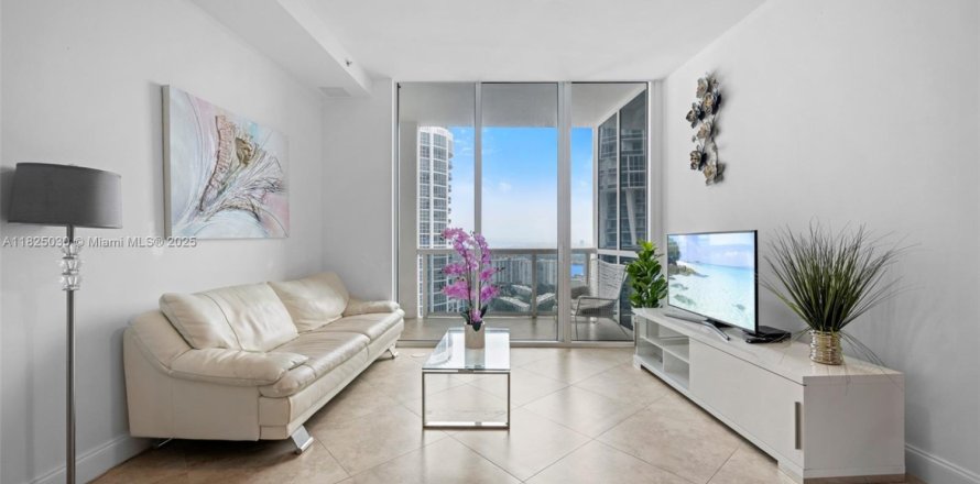 Condo à Sunny Isles Beach, Floride, 2 chambres  № 1979238