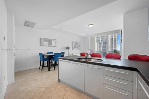 Copropriété à vendre à Sunny Isles Beach, Floride: 2 chambres, 146.51 m2 № 1979238 - photo 4