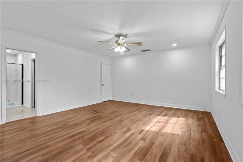 House in Homestead, Florida 4 bedrooms, 223.89 sq.m. № 1944938 - photo 9