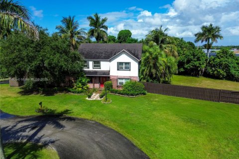 House in Homestead, Florida 4 bedrooms, 223.89 sq.m. № 1944938 - photo 13