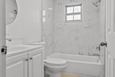 House in Homestead, Florida 4 bedrooms, 223.89 sq.m. № 1944938 - photo 25