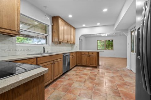 House in Homestead, Florida 4 bedrooms, 223.89 sq.m. № 1944938 - photo 11