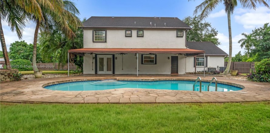 House in Homestead, Florida 4 bedrooms, 223.89 sq.m. № 1944938