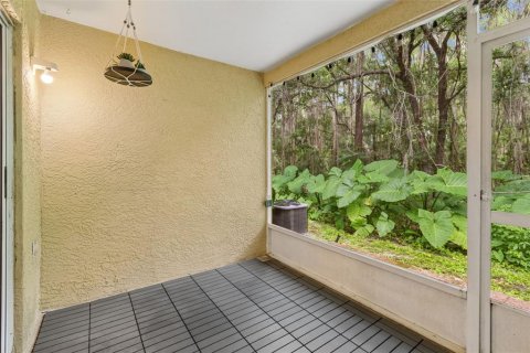 Townhouse in Wesley Chapel, Florida 2 bedrooms, 110 sq.m. № 2156017 - photo 14
