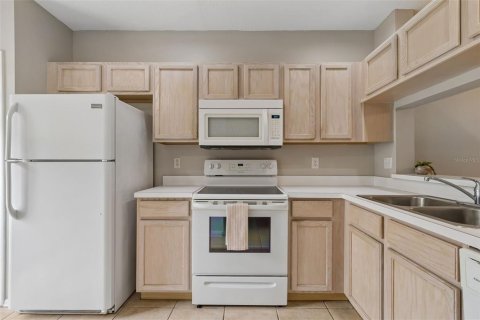 Townhouse in Wesley Chapel, Florida 2 bedrooms, 110 sq.m. № 2156017 - photo 7