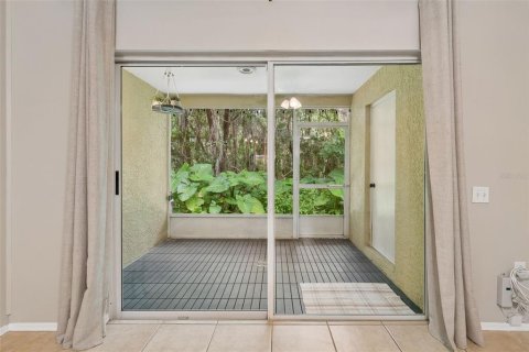 Townhouse in Wesley Chapel, Florida 2 bedrooms, 110 sq.m. № 2156017 - photo 13