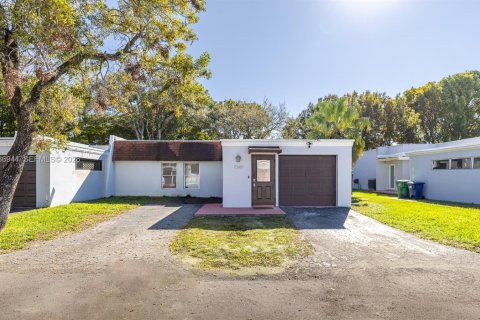 Купить таунхаус в Хайалиа, Флорида 2 спальни, 121.52м2, № 1995037 - фото 1