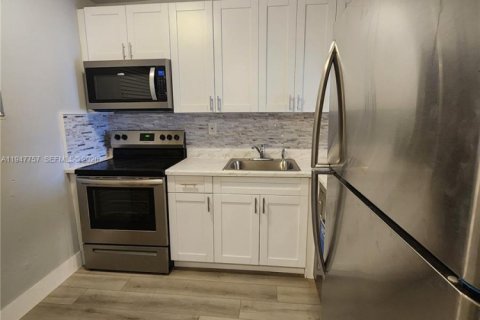 Снять в аренду кондоминиум в Майами, Флорида 2 спальни, 78.04м2, № 2003813 - фото 4