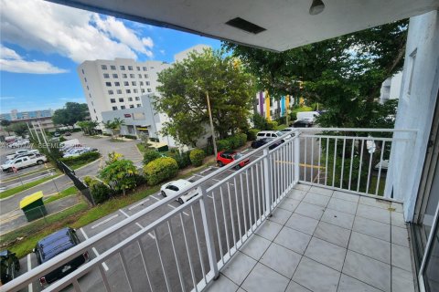 Снять в аренду кондоминиум в Майами, Флорида 2 спальни, 78.04м2, № 2003813 - фото 13