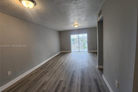 Снять в аренду кондоминиум в Майами, Флорида 2 спальни, 78.04м2, № 2003813 - фото 7