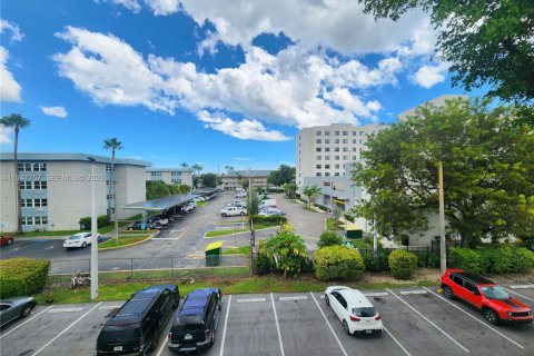 Снять в аренду кондоминиум в Майами, Флорида 2 спальни, 78.04м2, № 2003813 - фото 15