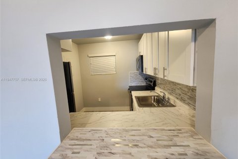 Снять в аренду кондоминиум в Майами, Флорида 2 спальни, 78.04м2, № 2003813 - фото 5