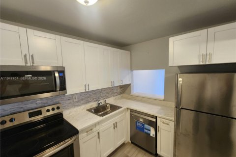 Снять в аренду кондоминиум в Майами, Флорида 2 спальни, 78.04м2, № 2003813 - фото 3