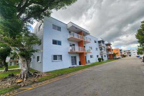 Кондоминиум с 2 спальнями в Майами, Флорида № 2003813