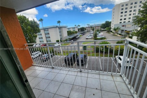 Снять в аренду кондоминиум в Майами, Флорида 2 спальни, 78.04м2, № 2003813 - фото 14