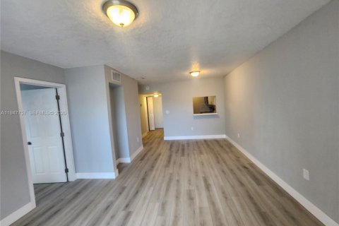 Снять в аренду кондоминиум в Майами, Флорида 2 спальни, 78.04м2, № 2003813 - фото 9