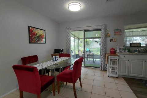 House in Venice, Florida 2 bedrooms, 97.45 sq.m. № 2214108 - photo 2