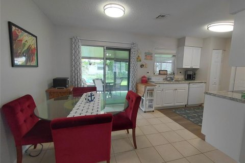 House in Venice, Florida 2 bedrooms, 97.45 sq.m. № 2214108 - photo 3