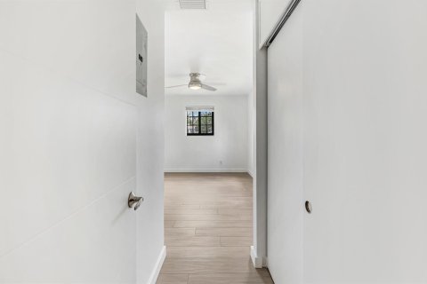 Casa en venta en Fort Lauderdale, Florida, 3 dormitorios, 111.11 m2 № 2083308 - foto 18