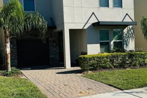 Casa en venta en Davenport, Florida, 6 dormitorios, 305.74 m2 № 1750847 - foto 1