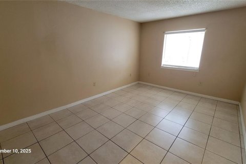 Condo in Orlando, Florida, 1 bedroom  № 1913092 - photo 16