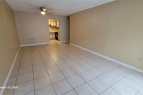 Condo in Orlando, Florida, 1 bedroom  № 1913092 - photo 10