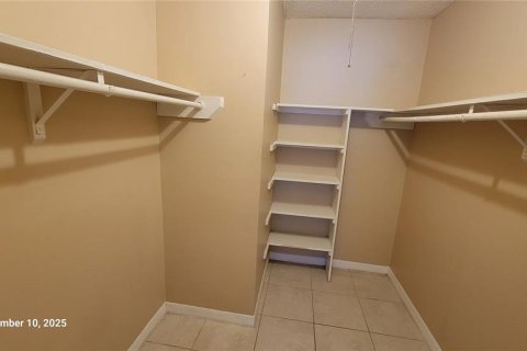 Condo in Orlando, Florida, 1 bedroom  № 1913092 - photo 17