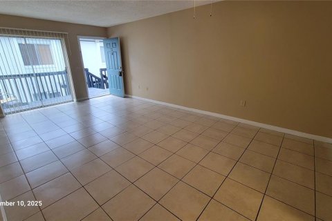 Condo in Orlando, Florida, 1 bedroom  № 1913092 - photo 11