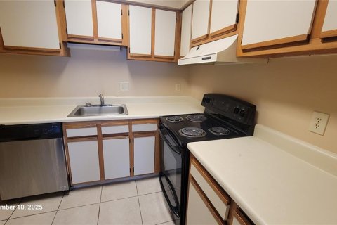 Condo in Orlando, Florida, 1 bedroom  № 1913092 - photo 12