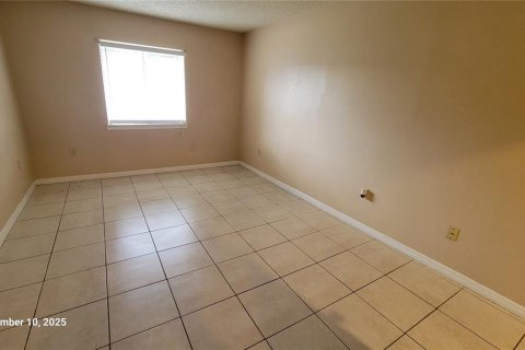 Condo in Orlando, Florida, 1 bedroom  № 1913092 - photo 18