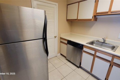 Condo in Orlando, Florida, 1 bedroom  № 1913092 - photo 14