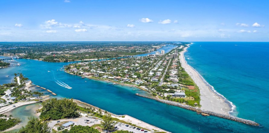 House in Jupiter, Florida 5 bedrooms, 271.27 sq.m. № 1136347