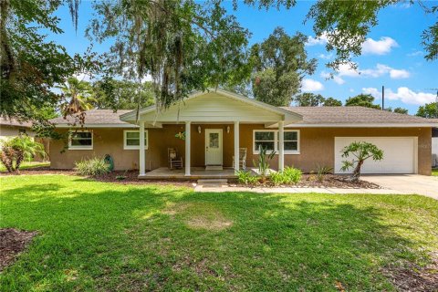 House in Belleview, Florida 4 bedrooms, 164.99 sq.m. № 2221484