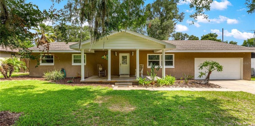 House in Belleview, Florida 4 bedrooms, 164.99 sq.m. № 2221484