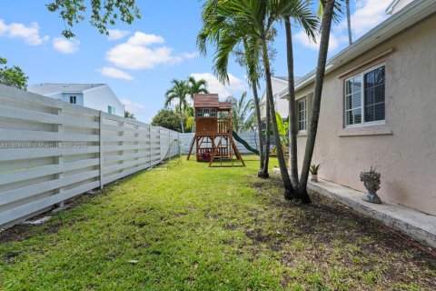 House in Miami, Florida 4 bedrooms, 195.47 sq.m. № 1749898 - photo 27