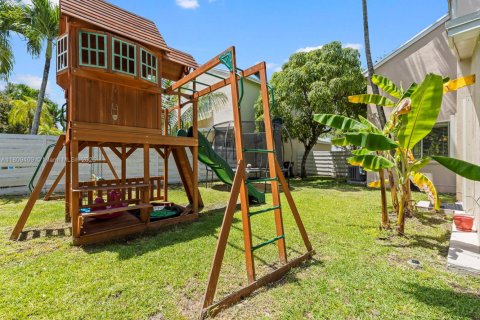 House in Miami, Florida 4 bedrooms, 195.47 sq.m. № 1749898 - photo 29