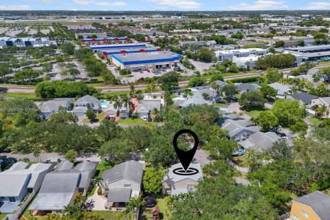 House in Miami, Florida 4 bedrooms, 195.47 sq.m. № 1749898 - photo 6