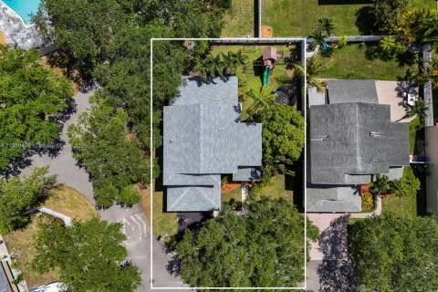 House in Miami, Florida 4 bedrooms, 195.47 sq.m. № 1749898 - photo 5