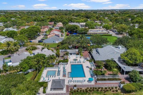 House in Miami, Florida 4 bedrooms, 195.47 sq.m. № 1749898 - photo 9