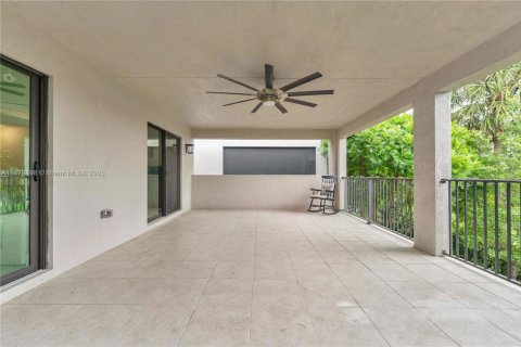 House in Pompano Beach, Florida 3 bedrooms, 179.49 sq.m. № 1928884 - photo 18