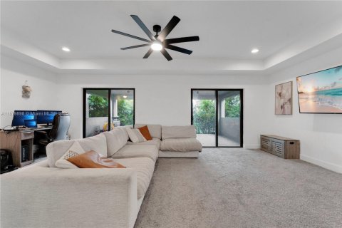 House in Pompano Beach, Florida 3 bedrooms, 179.49 sq.m. № 1928884 - photo 13
